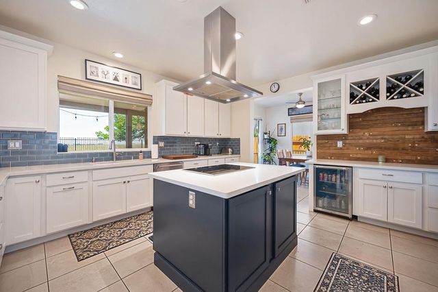 3665 Topaz Rd, West Sacramento, CA 95691