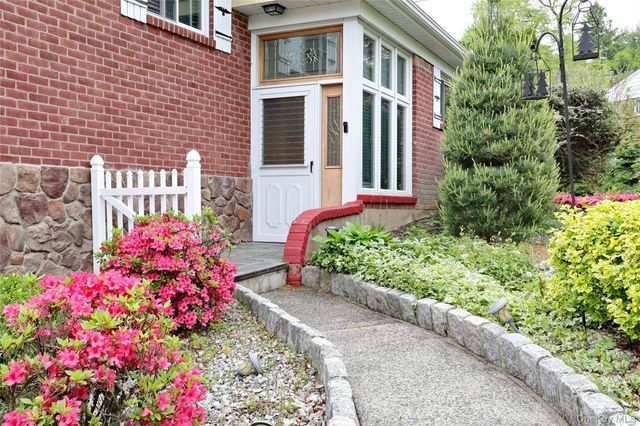 34 E Allison Avenue, Pearl River, NY 10965