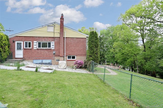 34 E Allison Avenue, Pearl River, NY 10965
