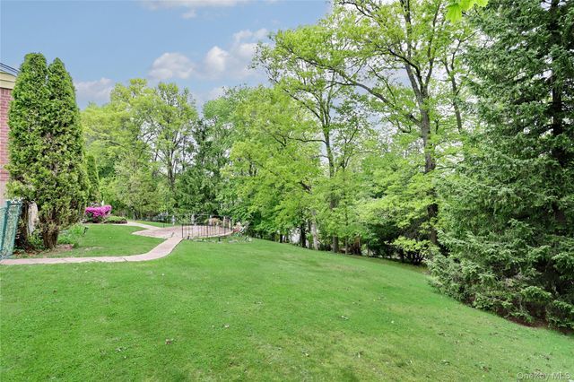 34 E Allison Avenue, Pearl River, NY 10965