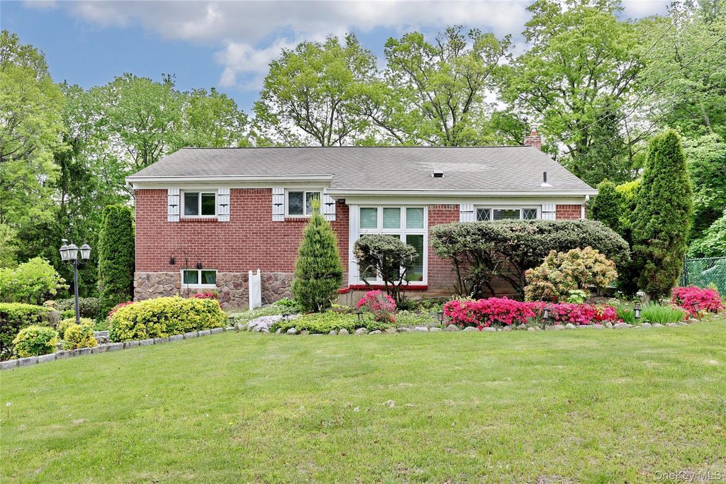 34 E Allison Avenue, Pearl River, NY 10965