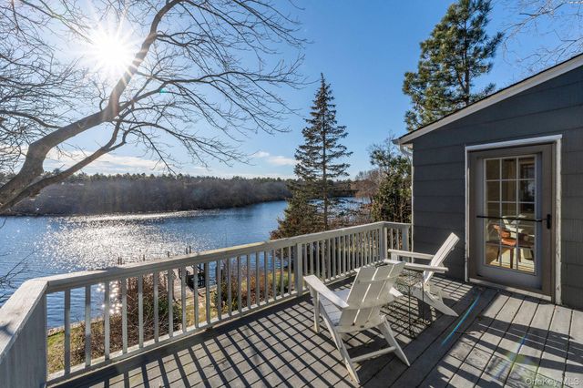 1375 W Main Street, Riverhead, NY 11901