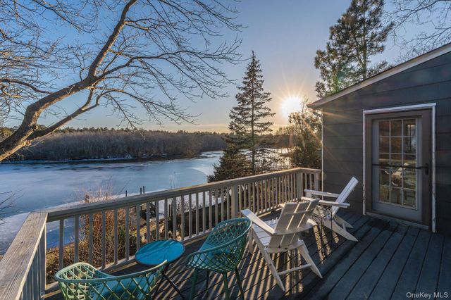 1375 W Main Street, Riverhead, NY 11901