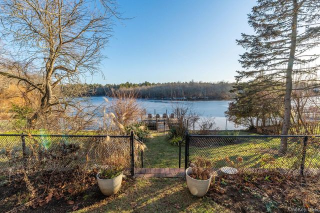 1375 W Main Street, Riverhead, NY 11901