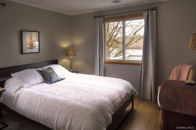 1375 W Main Street, Riverhead, NY 11901