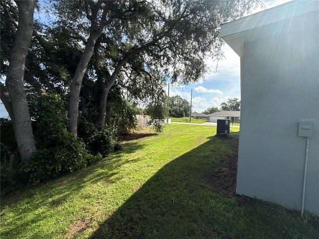 22 MALAUKA CIRCLE, Ocklawaha, FL 32179