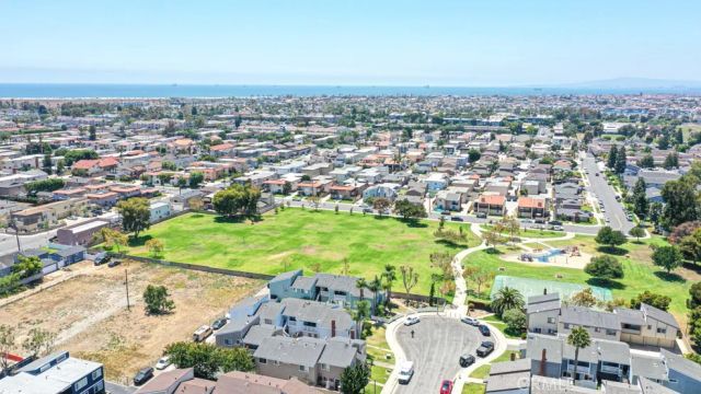 4822 Neely, Huntington Beach, CA 92649