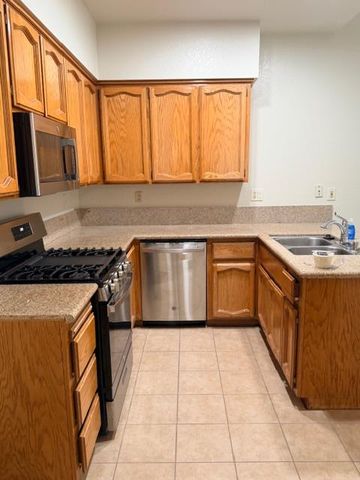8046 bothwell, Sacramento, CA 95829