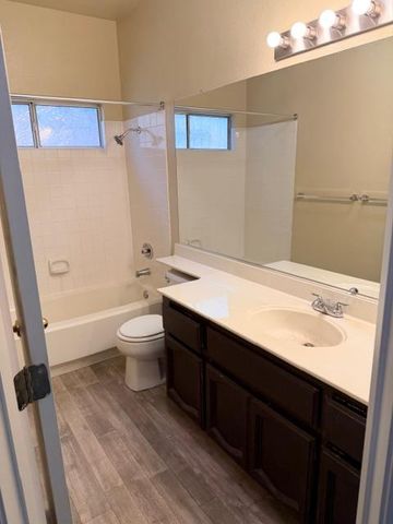 8046 bothwell, Sacramento, CA 95829