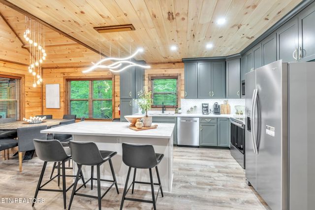 3138 White Falcon Way, Pigeon Forge, TN 37863