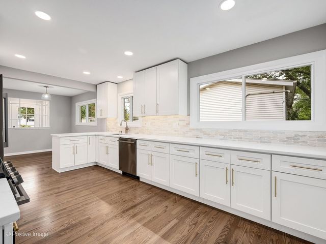 579 Dawes Avenue, Glen Ellyn, IL 60137