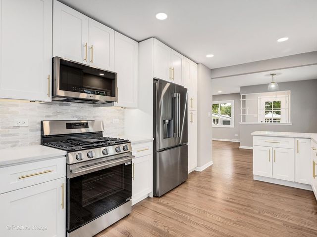 579 Dawes Avenue, Glen Ellyn, IL 60137