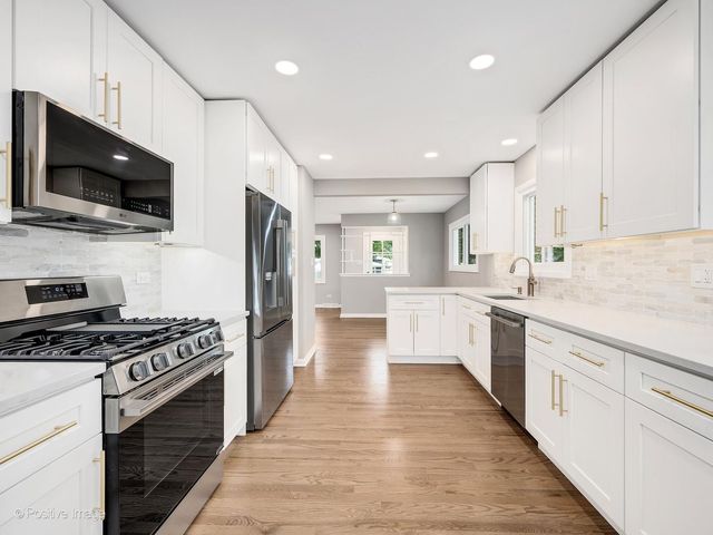 579 Dawes Avenue, Glen Ellyn, IL 60137