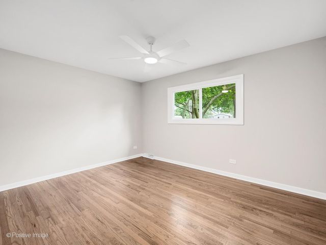 579 Dawes Avenue, Glen Ellyn, IL 60137