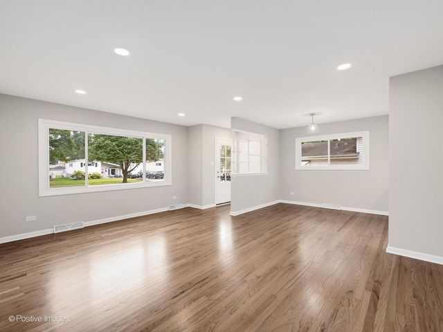 579 Dawes Avenue, Glen Ellyn, IL 60137
