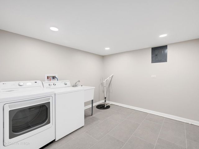 579 Dawes Avenue, Glen Ellyn, IL 60137