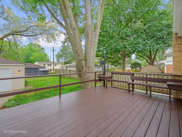 579 Dawes Avenue, Glen Ellyn, IL 60137