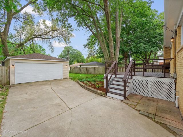 579 Dawes Avenue, Glen Ellyn, IL 60137