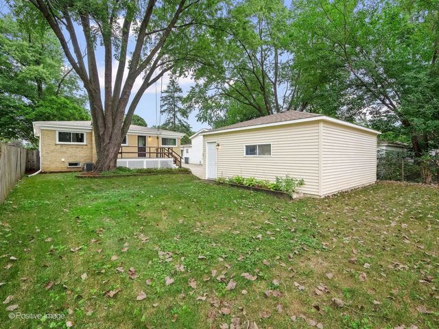 579 Dawes Avenue, Glen Ellyn, IL 60137