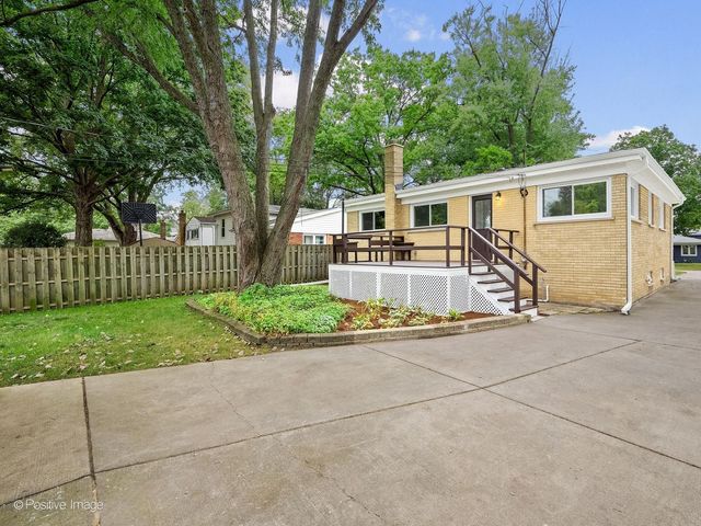 579 Dawes Avenue, Glen Ellyn, IL 60137