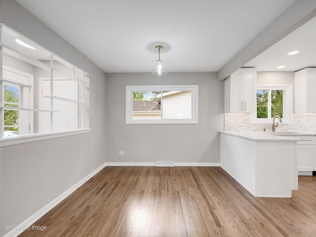 579 Dawes Avenue, Glen Ellyn, IL 60137