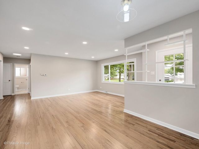 579 Dawes Avenue, Glen Ellyn, IL 60137