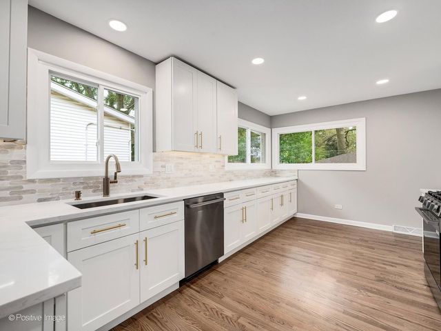 579 Dawes Avenue, Glen Ellyn, IL 60137