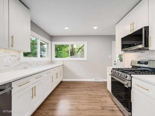 579 Dawes Avenue, Glen Ellyn, IL 60137