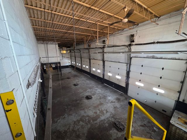 2859 W Montrose Avenue, Chicago, IL 60618