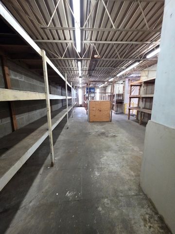 2859 W Montrose Avenue, Chicago, IL 60618