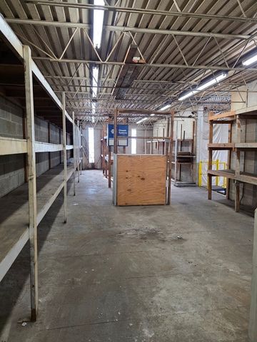 2859 W Montrose Avenue, Chicago, IL 60618