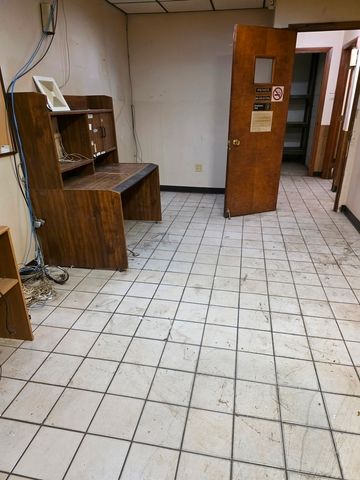 2859 W Montrose Avenue, Chicago, IL 60618