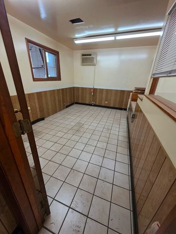 2859 W Montrose Avenue, Chicago, IL 60618