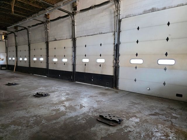 2859 W Montrose Avenue, Chicago, IL 60618