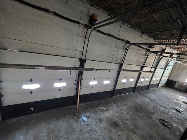 2859 W Montrose Avenue, Chicago, IL 60618