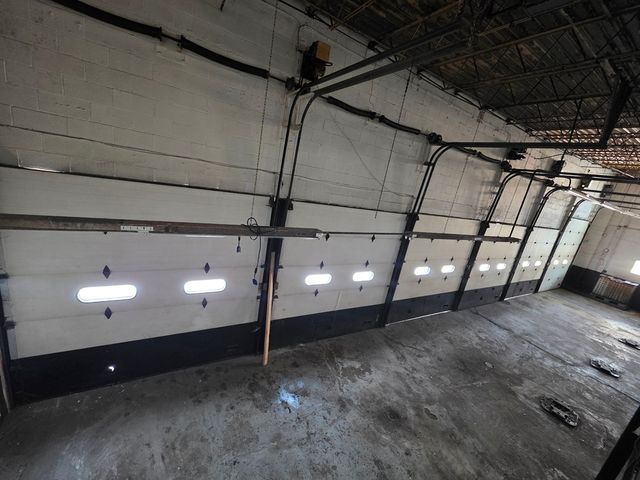 2859 W Montrose Avenue, Chicago, IL 60618