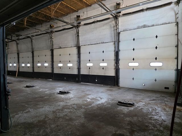 2859 W Montrose Avenue, Chicago, IL 60618