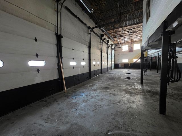 2859 W Montrose Avenue, Chicago, IL 60618