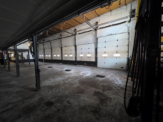 2859 W Montrose Avenue, Chicago, IL 60618