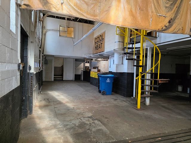 2859 W Montrose Avenue, Chicago, IL 60618