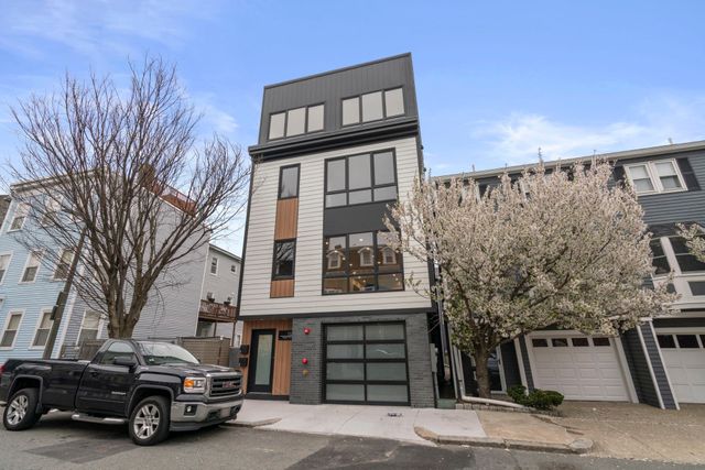 152 W Third 2, Boston, MA 02127