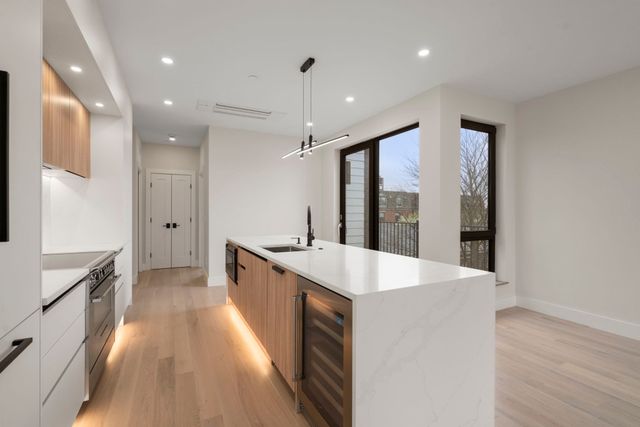 152 W Third 2, Boston, MA 02127