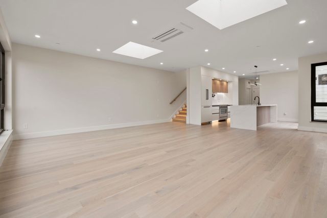 152 W Third 2, Boston, MA 02127