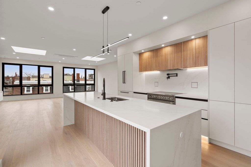 152 W Third 2, Boston, MA 02127