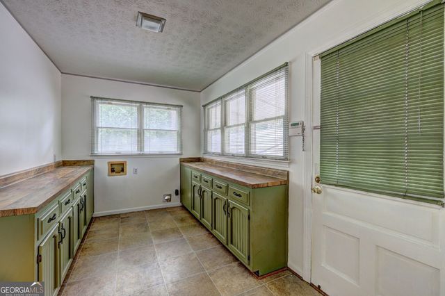 3274 Harris Drive, College Park, GA 30337