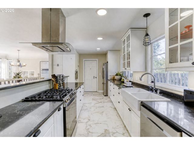 5008 Sw TAYLORS FERRY Rd, Portland, OR 97219