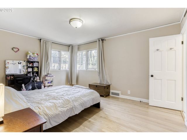 5008 Sw TAYLORS FERRY Rd, Portland, OR 97219