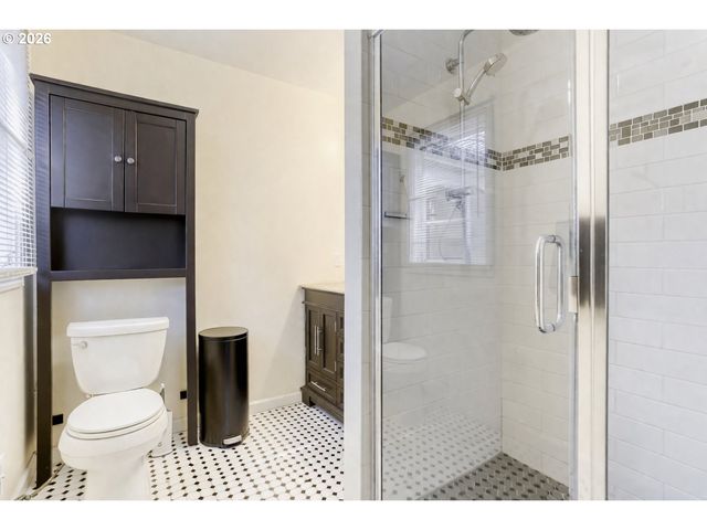 5008 Sw TAYLORS FERRY Rd, Portland, OR 97219