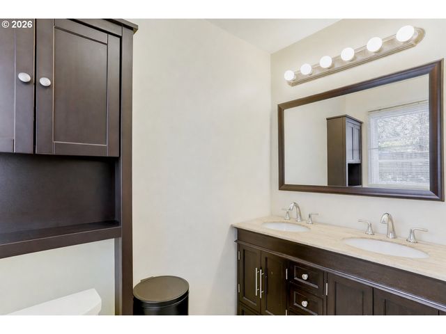 5008 Sw TAYLORS FERRY Rd, Portland, OR 97219