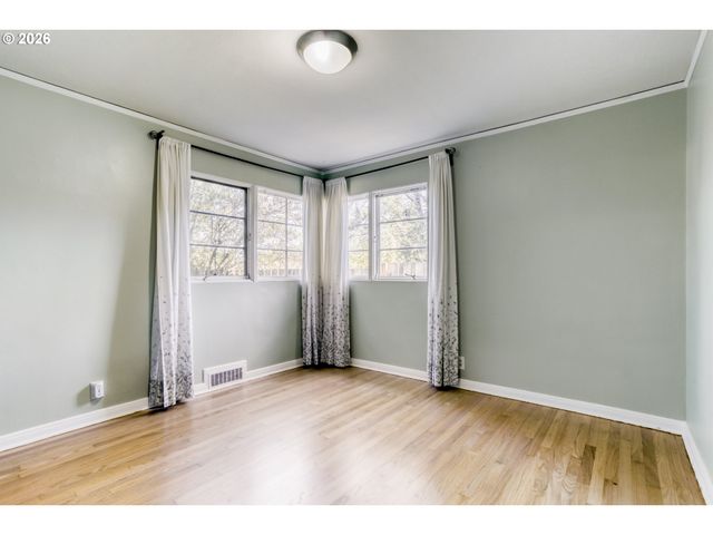 5008 Sw TAYLORS FERRY Rd, Portland, OR 97219